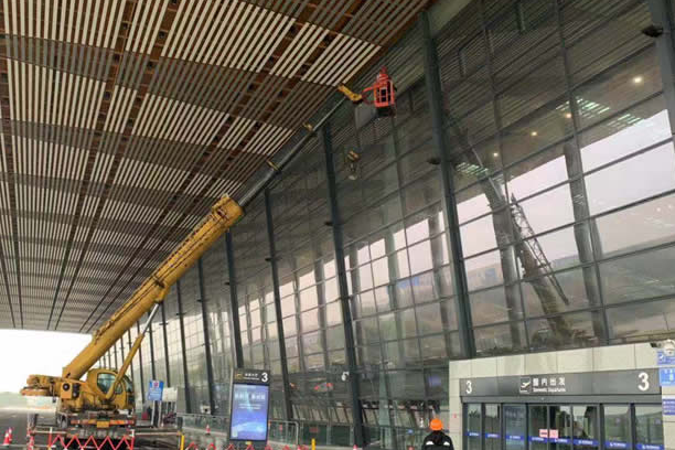 九真镇玻璃幕墙维护和保养